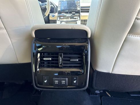 Used 2019 Toyota Avalon Limited w/ Advanced Safety Package FWD image 18