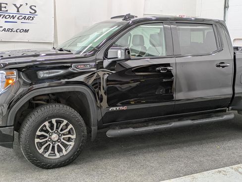 Used 2022 GMC Sierra 1500 AT4 w/ AT4 Preferred Package image 2