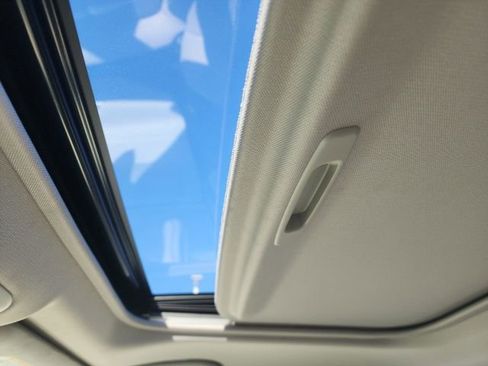 Used 2021 Toyota RAV4 XLE Premium image 25