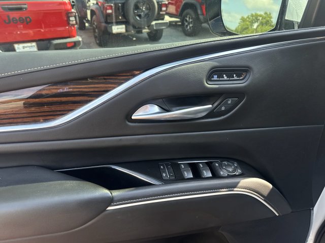 Used 2024 Cadillac Escalade ESV Premium Luxury RWD image 13
