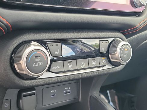 New 2025 Nissan Versa SR w/ Trunk Package FWD image 28