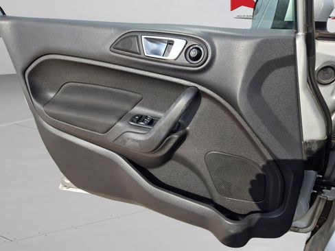 Used 2015 Ford Fiesta SE image 18