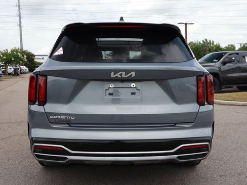 Used 2023 Kia Sorento S w/ Panoramic Sunroof Package FWD image 4