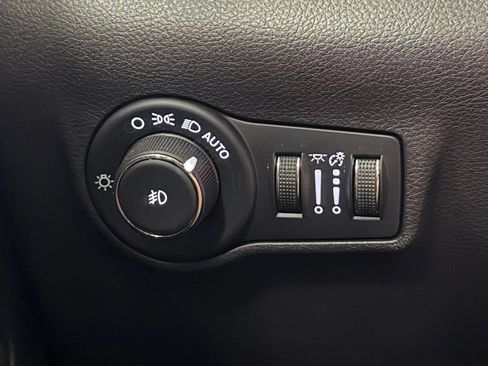 Used 2023 Jeep Compass Latitude AWD/4WD image 12