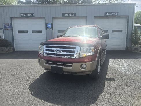 Used 2013 Ford Expedition XLT AWD/4WD image 2