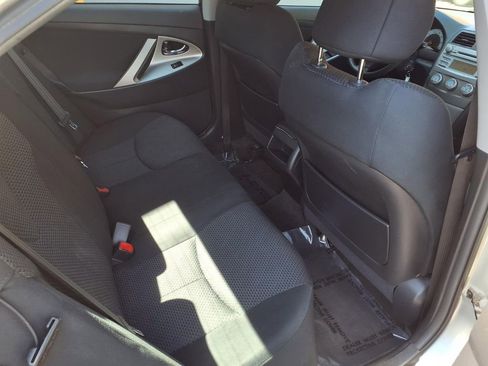 Used 2010 Toyota Camry SE FWD image 19