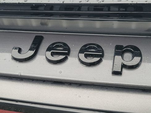 Used 2024 Jeep Wagoneer Launch Edition AWD/4WD image 6