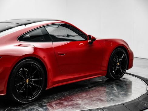 Used 2024 Porsche 911 Carrera w/ Premium Package image 15