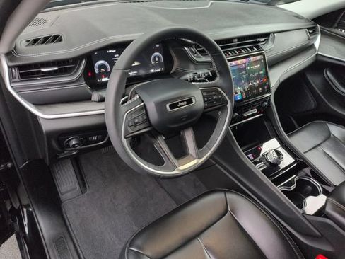 Used 2023 Jeep Grand Cherokee L Limited w/ Black Appearance Package AWD/4WD image 11