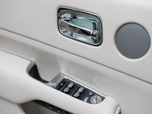 Used 2017 Rolls-Royce Wraith image 37