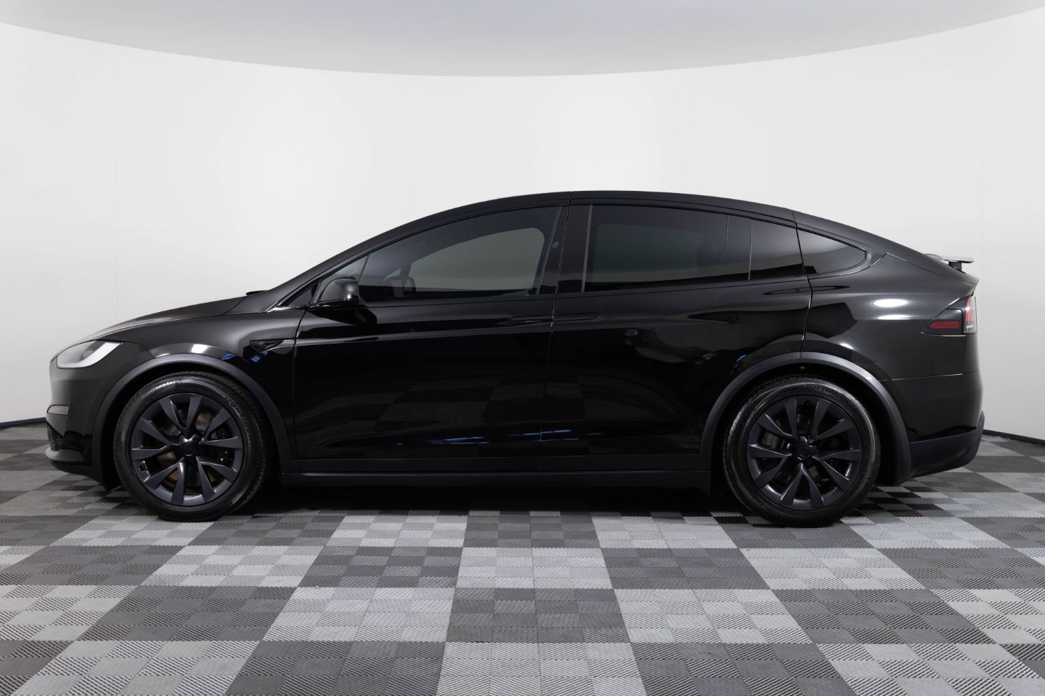 Used 2023 Tesla Model X AWD/4WD image 3