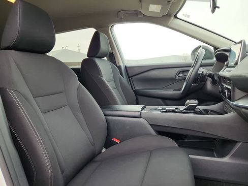 Used 2024 Nissan Rogue S image 18