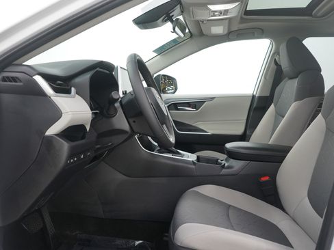 Used 2025 Toyota RAV4 XLE w/ Convenience Package image 19