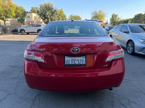 Used 2010 Toyota Camry LE FWD image 5