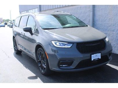 Used 2023 Chrysler Pacifica Touring-L w/ S Appearance Package