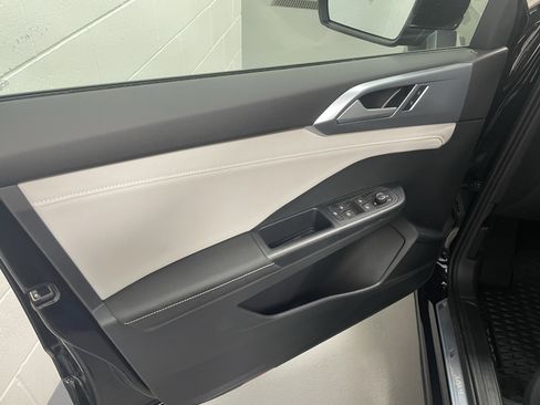 New 2025 Volkswagen Taos SE image 5