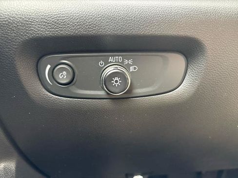 Used 2023 Chevrolet Traverse Premier AWD/4WD image 24