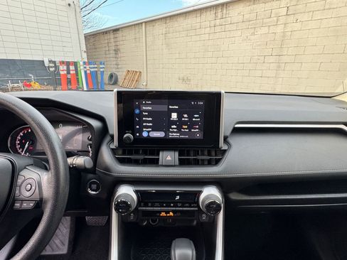 Used 2025 Toyota RAV4 XLE image 18