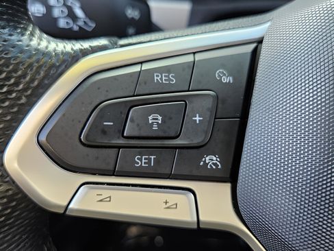 Used 2022 Volkswagen Atlas Cross Sport SEL R-Line w/ Cross Sport MDO Package image 19