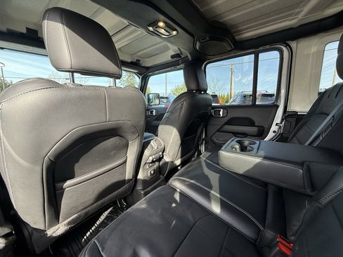 Used 2022 Jeep Wrangler Unlimited Sahara w/ Cold Weather Group image 16