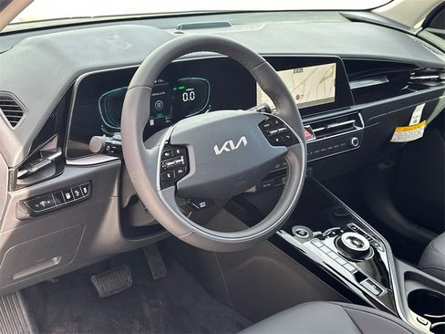 New 2025 Kia Niro EX image 19