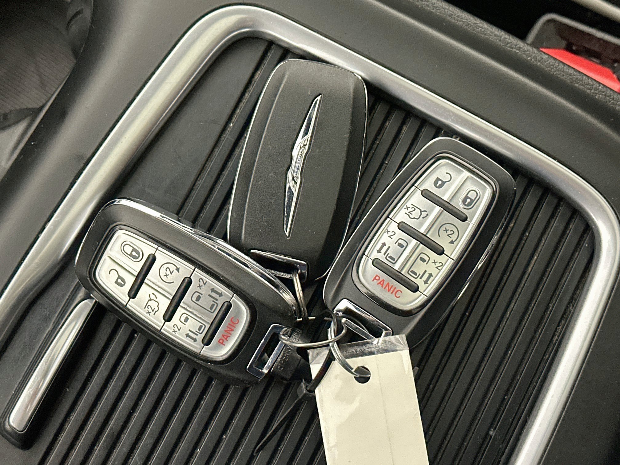 Used 2020 Chrysler Pacifica Limited w/ Advanced Safetytec Group FWD image 26