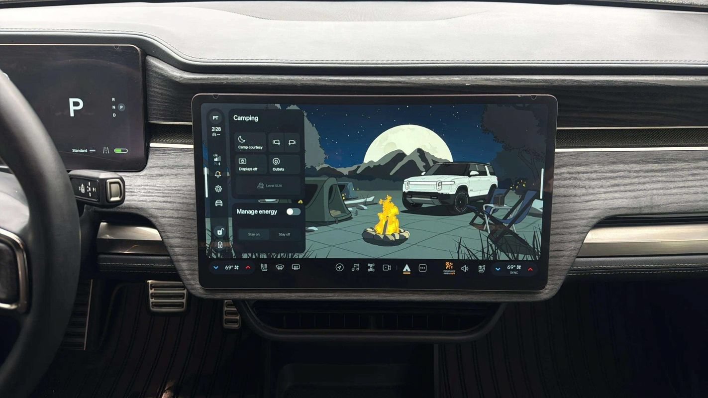 Used 2023 Rivian R1S Adventure Dual AWD/4WD image 12