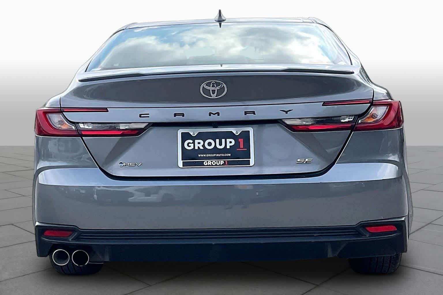 Used 2025 Toyota Camry SE FWD image 5