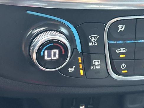 Used 2021 Chevrolet Traverse LT FWD image 35
