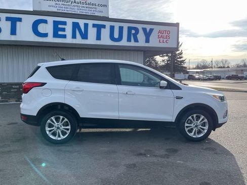 Used 2019 Ford Escape SE image 17