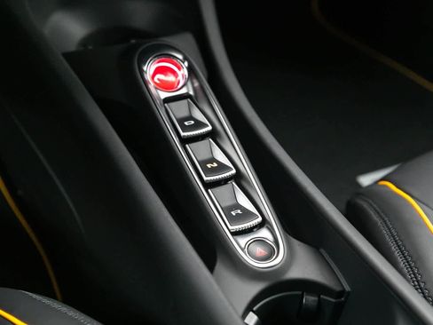 Used 2023 McLaren Artura image 23