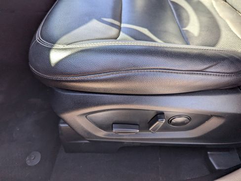 Used 2022 Ford Explorer Limited w/ Equipment Group 301A image 12