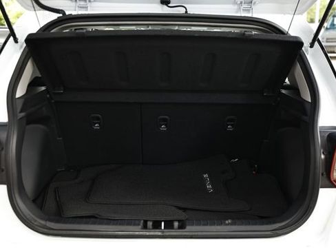 Certified 2025 Hyundai Venue SEL FWD image 27