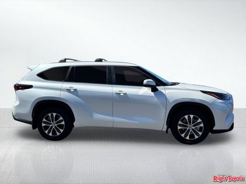 Certified 2025 Toyota Highlander XLE FWD image 8