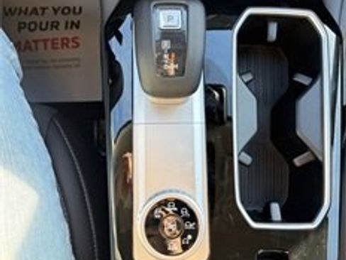 New 2025 Mitsubishi Outlander SE image 21