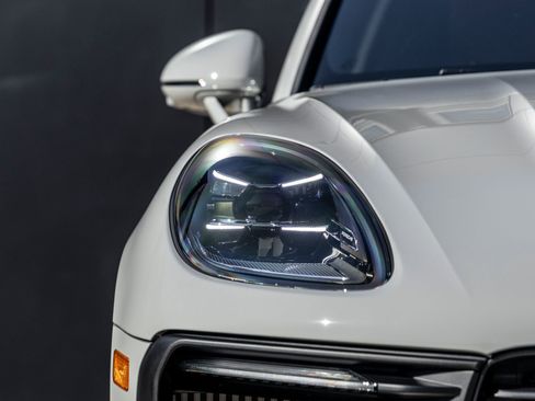 Certified 2026 Porsche Macan S AWD/4WD image 18