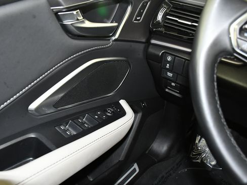 Used 2025 Acura RDX SH-AWD image 31
