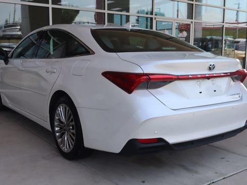 Used 2021 Toyota Avalon Limited w/ Advanced Safety Package FWD image 6