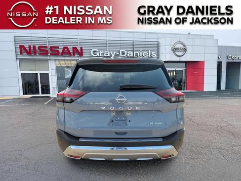 Used 2023 Nissan Rogue Platinum w/ Platinum Premium Package FWD image 6