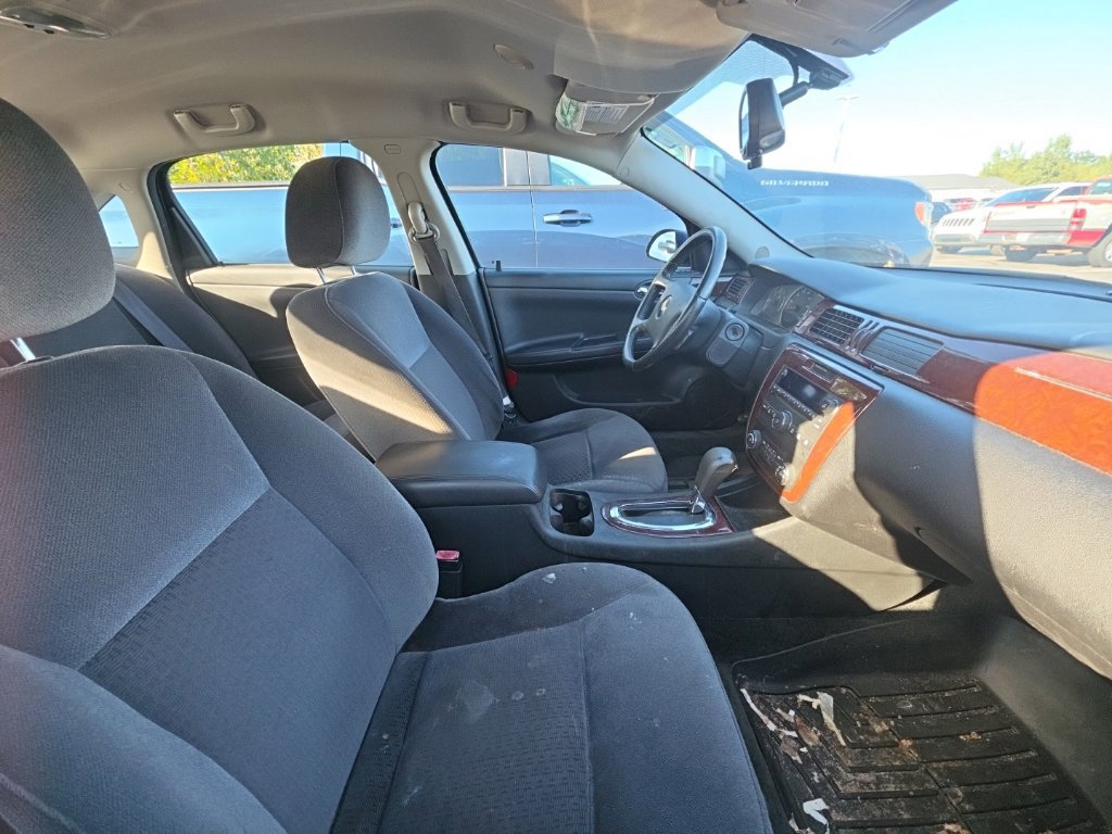 Used 2011 Chevrolet Impala LT FWD image 4