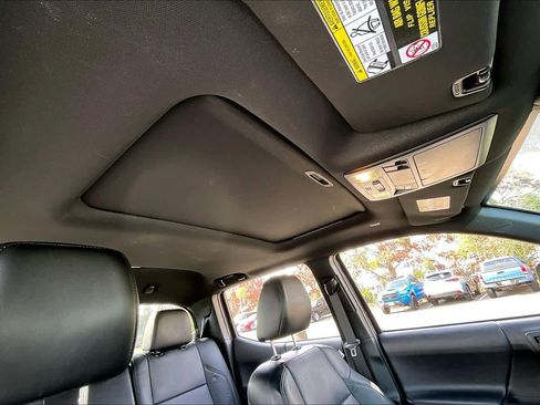 Used 2022 Toyota Tacoma Limited image 14