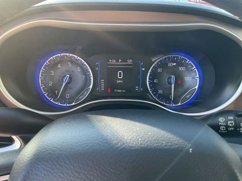 Used 2018 Chrysler Pacifica Touring Plus w/ Tire & Wheel Group image 11