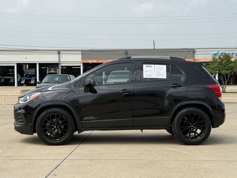 Used 2021 Chevrolet Trax LT w/ Midnight Edition FWD image 27