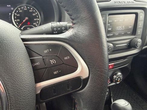 Used 2016 Jeep Renegade Trailhawk image 12