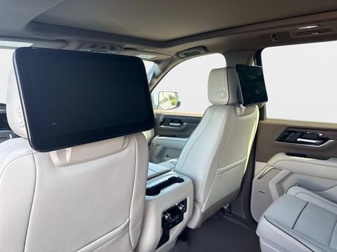New 2026 GMC Yukon XL Denali w/ Denali Reserve Package RWD image 16