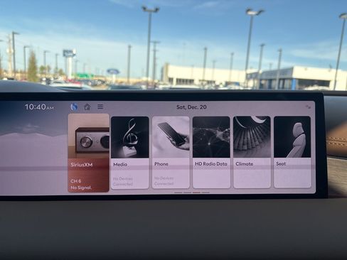 Used 2025 Genesis G80 2.5T Advanced image 17