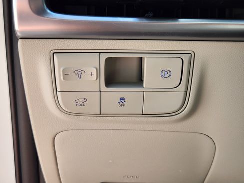 Certified 2025 Hyundai Tucson Limited AWD/4WD image 26