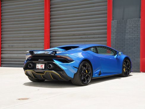 Used 2023 Lamborghini Huracan Tecnica RWD image 11