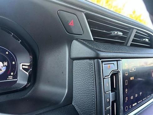 Used 2024 GMC Yukon XL Denali w/ Advanced Technology Package image 26