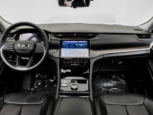 Used 2023 Jeep Grand Cherokee L Limited w/ Luxury Tech Group II image 19